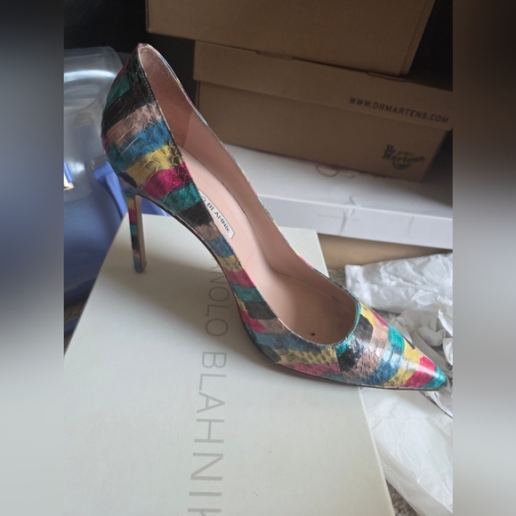 Beautiful Manolo Blahniks - Picture 4 of 5